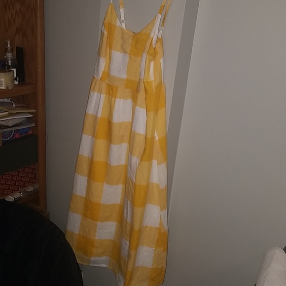 Old Navy Dresses & Skirts - NWT Yellow Spaghetti strap dress